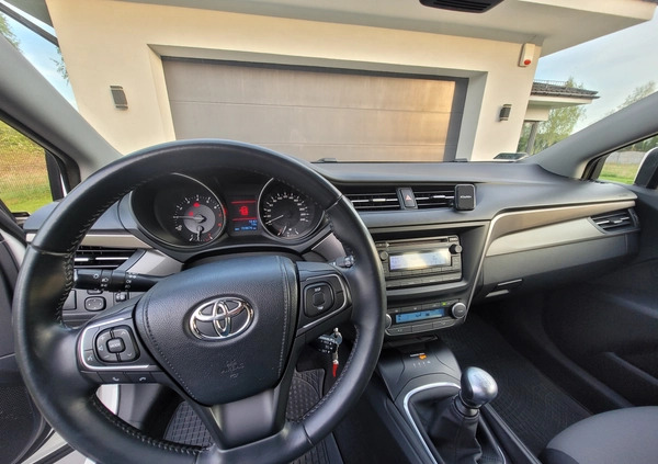 Toyota Avensis cena 63900 przebieg: 160000, rok produkcji 2016 z Myszków małe 67